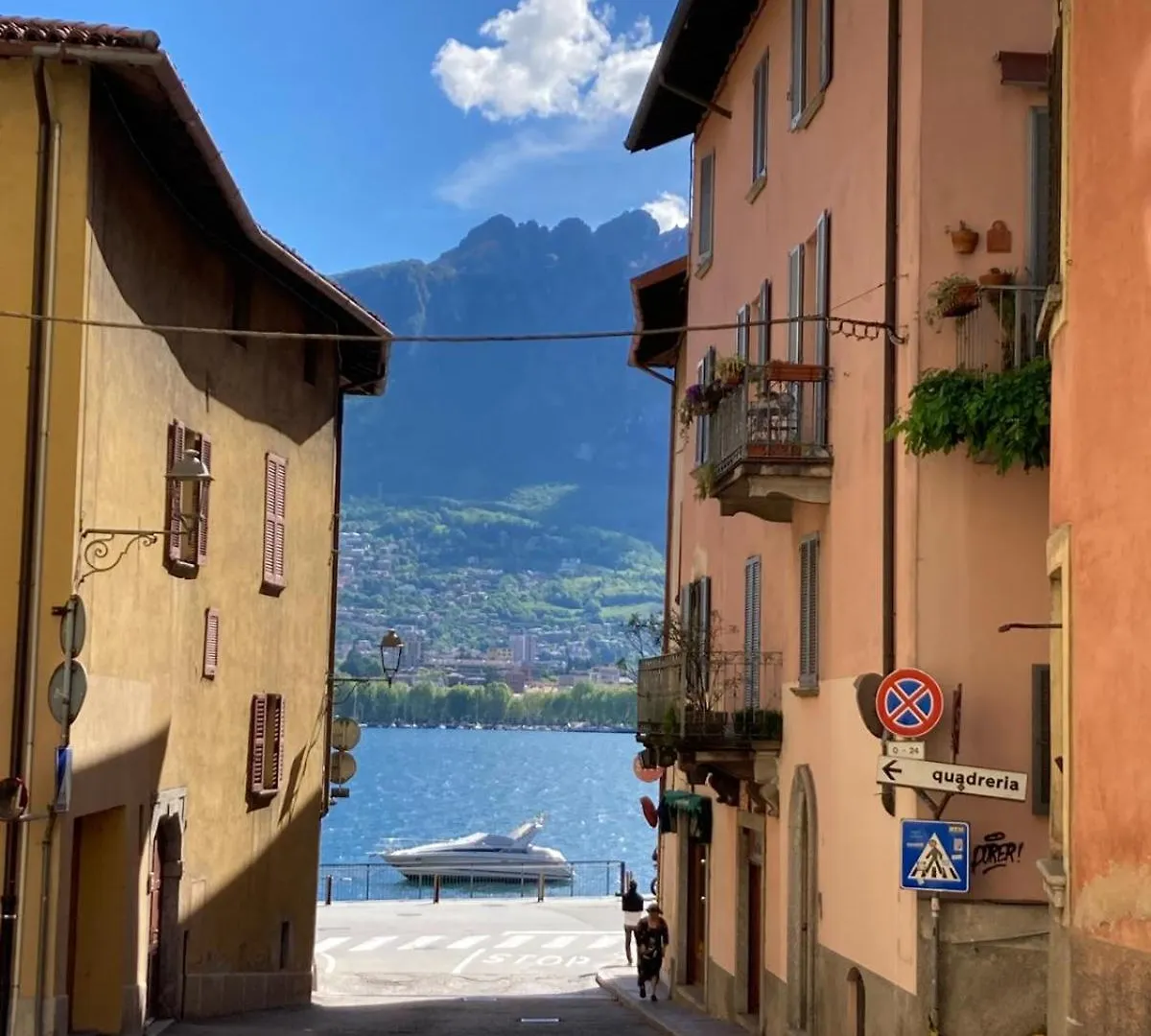 Room 1913 Malgrate 0*,  Italy