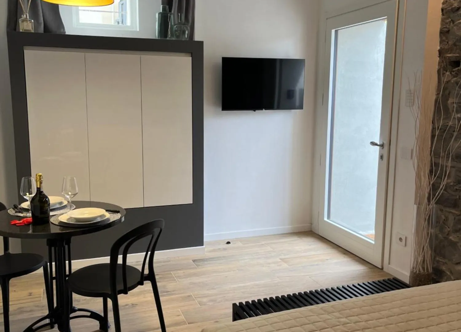 Room 1913 Malgrate 0*,  Italy